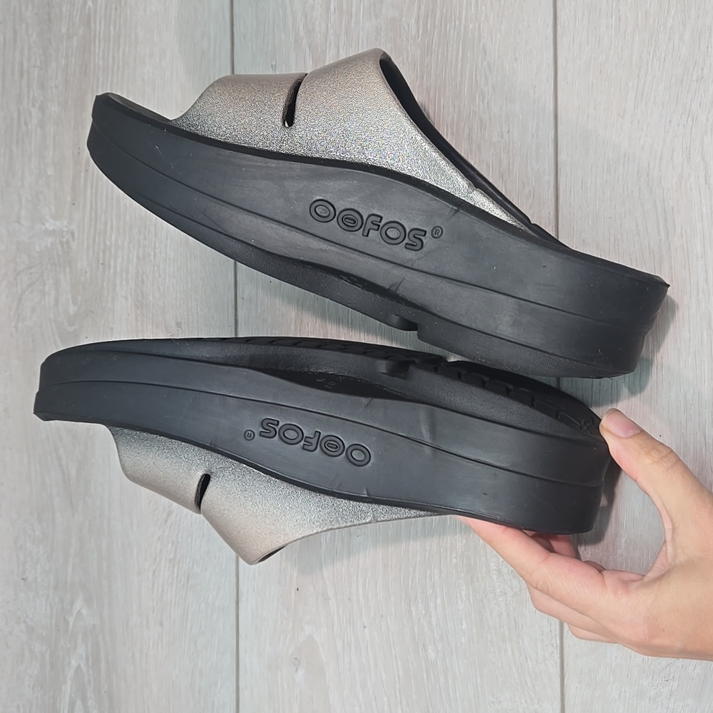 OOFOS Metallic Silver Slide Clogs - Picture 7 of 11